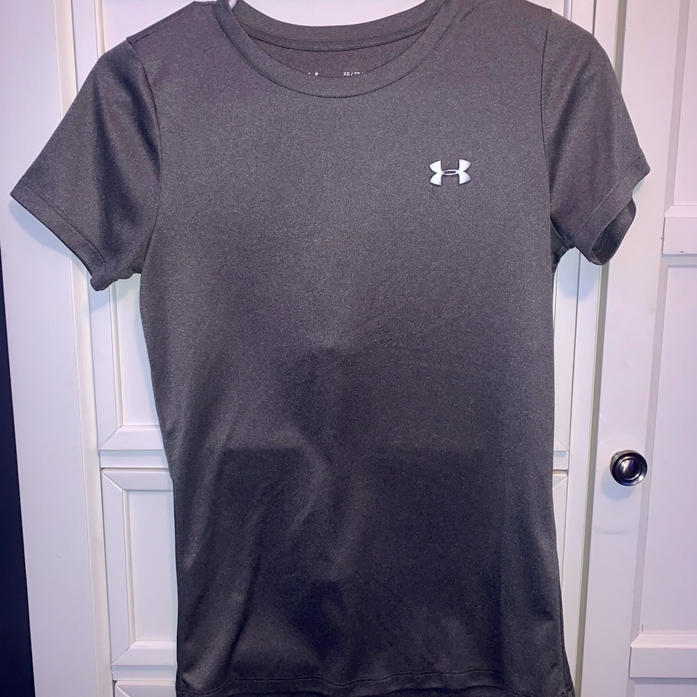 Under Armour gray tee